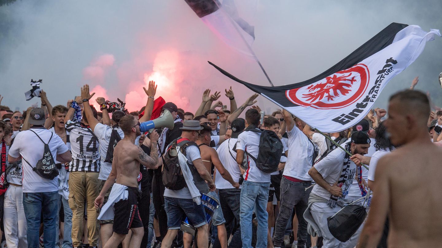 UEFA Europa League: Frankfurt vs Glasgow with clashes
