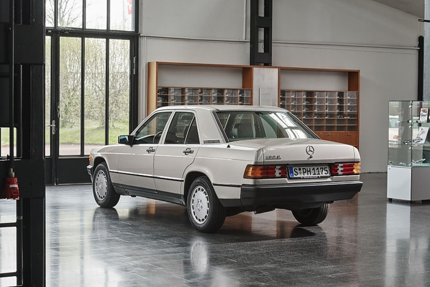 Mercedes_190_W201-8.jpg