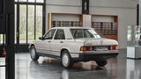 Mercedes_190_W201-8.jpg