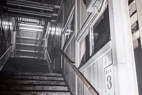 Plötzlich ist es Nacht: Was es mit dem Video eines menschenleeren Bahnhofs in Japan auf sich hat