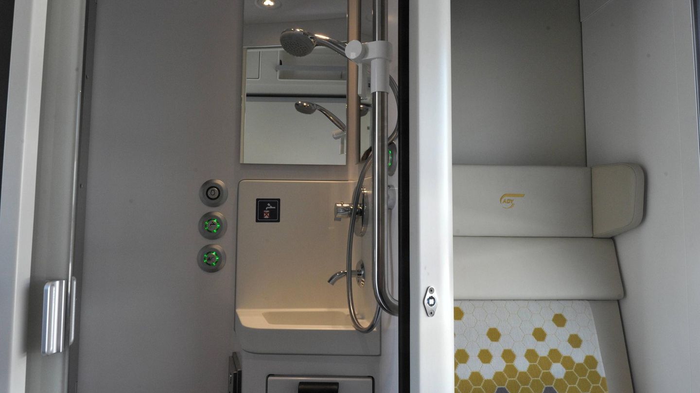 Dusche im Zug