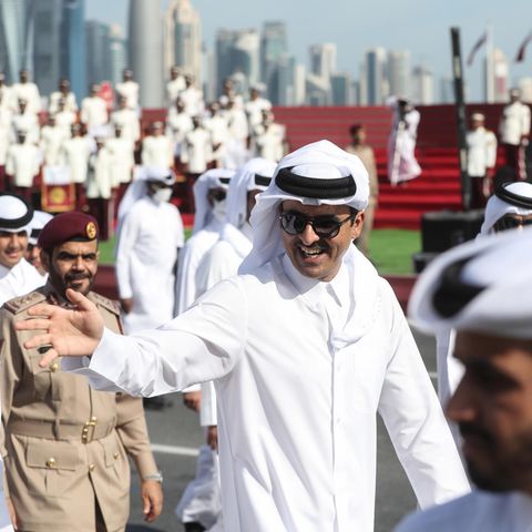 Der Emir von Katar bei einer Militärparade im Rahmen des Nationalfeiertags in Doha