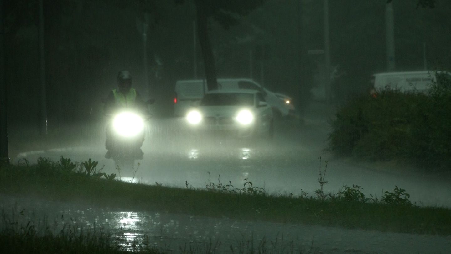Starker Regen fiel in Krefeld