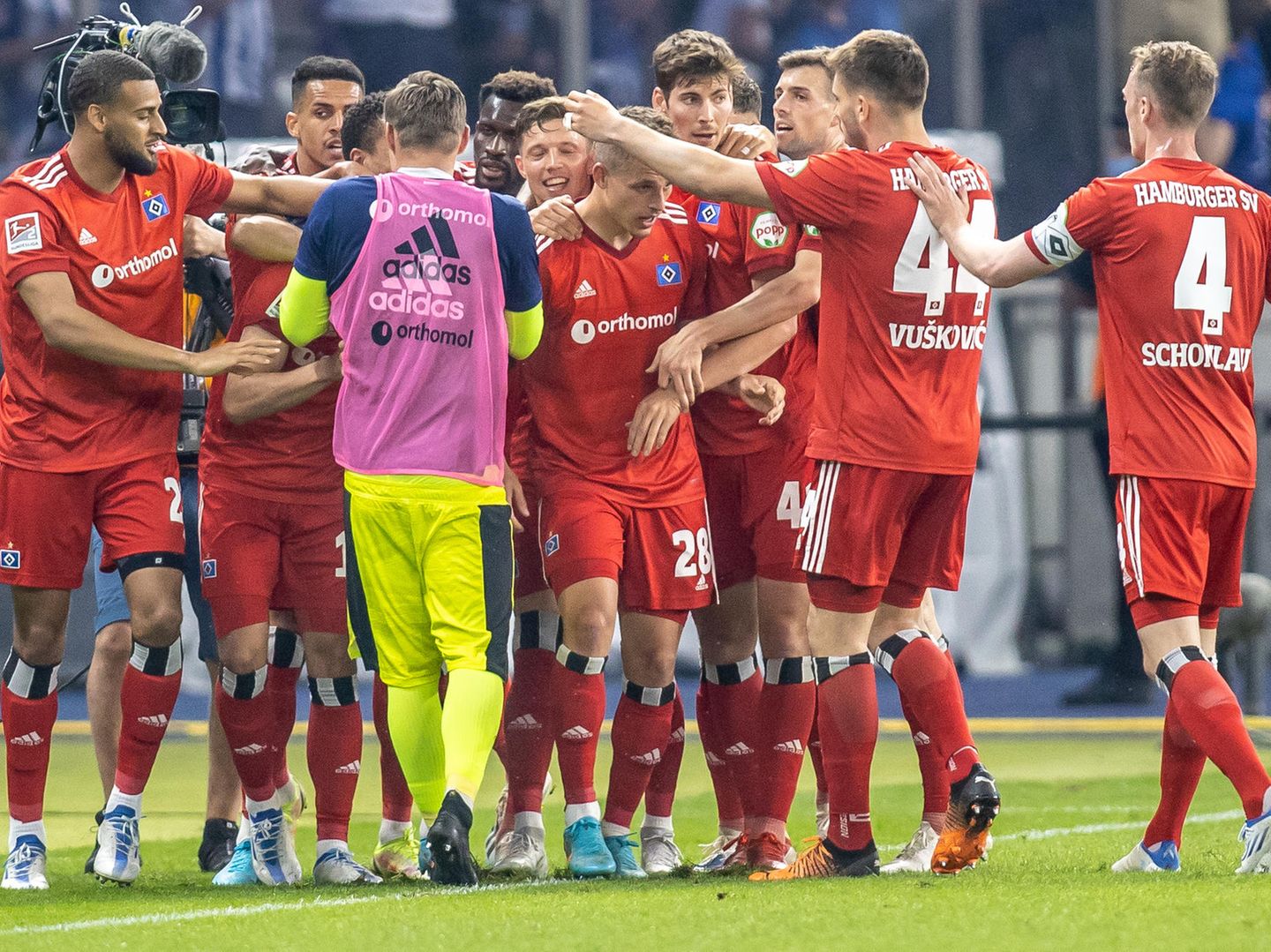 2. Fußball-Bundesliga: Hamburger SV zittert sich zum Sieg gegen