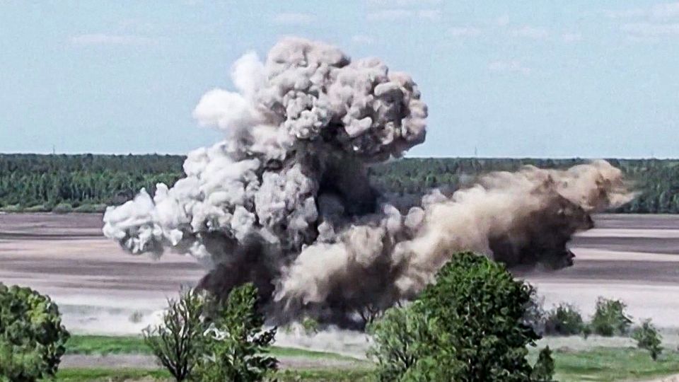 Ukraine: Bomb squad detonates 700 Russian shells