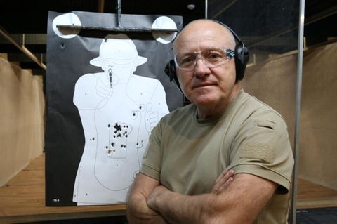 Polen, Warschau: Schießtrainer Krzysztof Przepiorka, ehemaliger Oberstleutnant bei der polnischen Eliteeinheit Grom