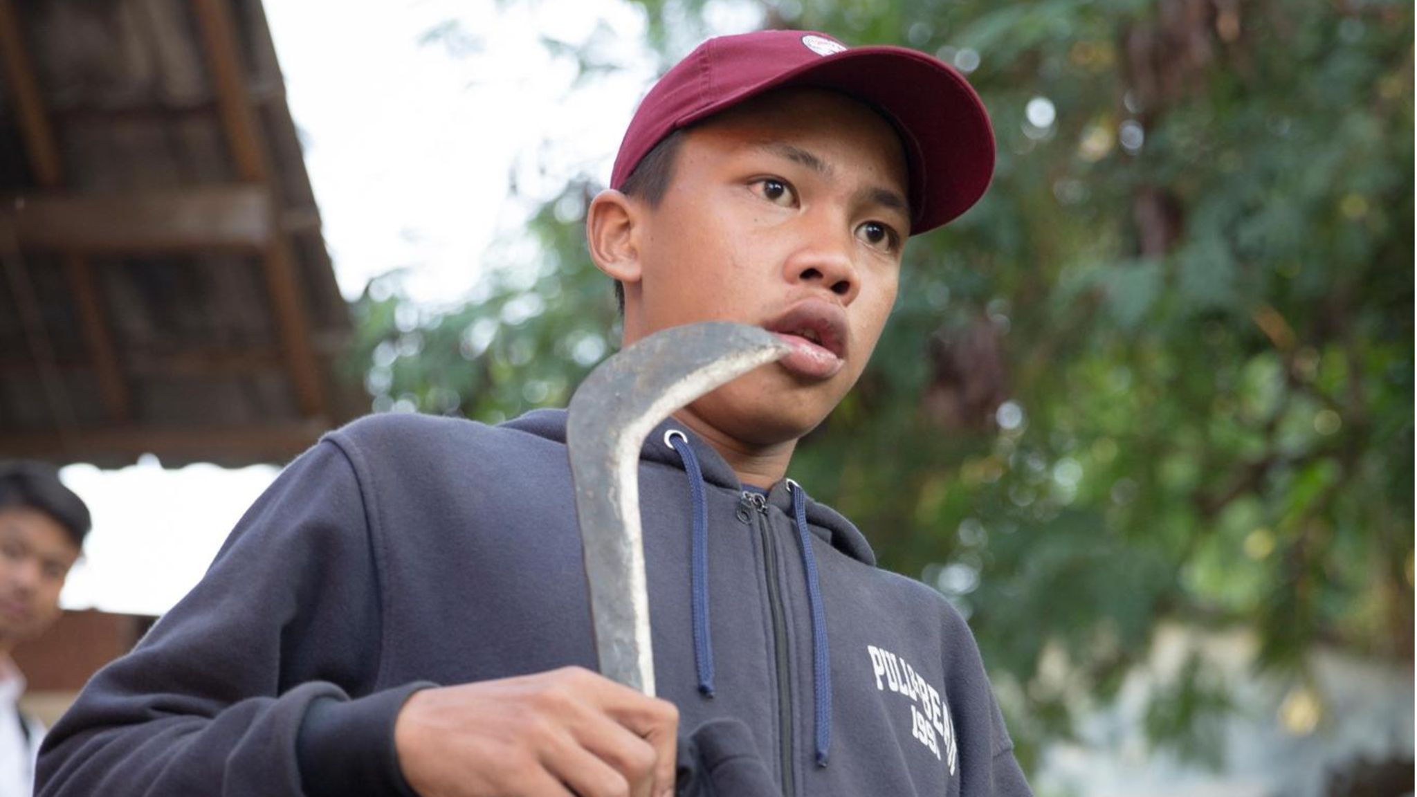 Ein Schüler mit einer Sichel