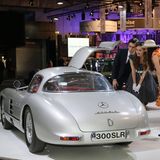 Legendär sind die Flügeltüren des Coupés.