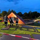 In Bayern stürzte eine Holzhütte durch das Unwetter um