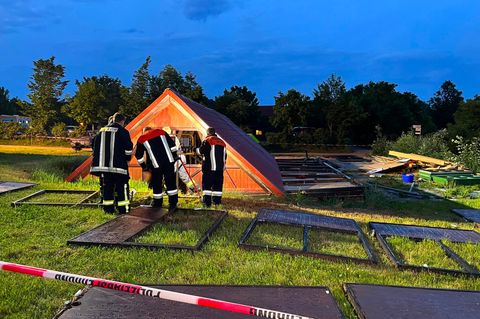 In Bayern stürzte eine Holzhütte durch das Unwetter um