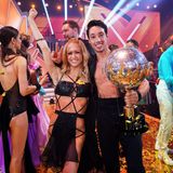 Kathrin Menzinger und René Casselly nach dem Sieg bei Let's Dance