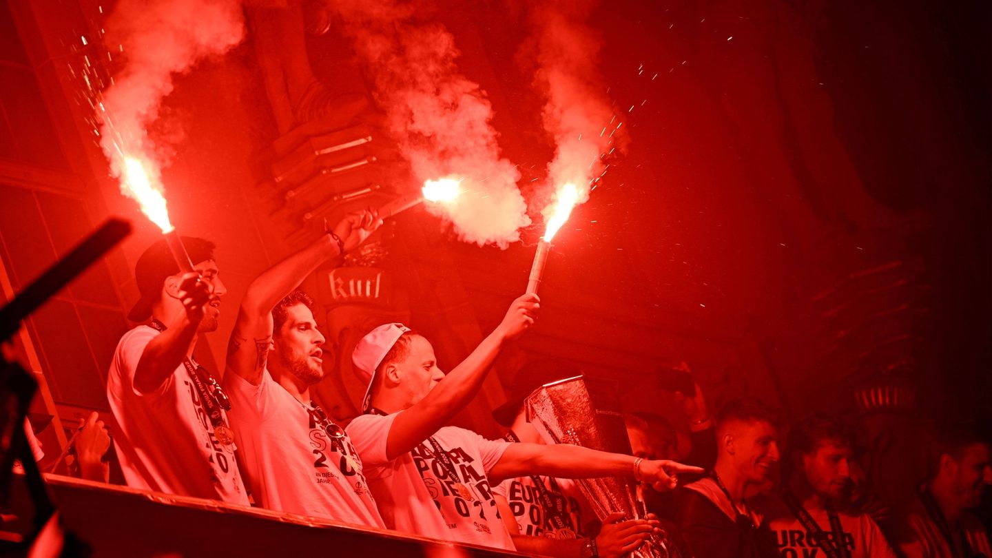 Eintracht Frankfurt: Police are also investigating players for using pyrotechnics