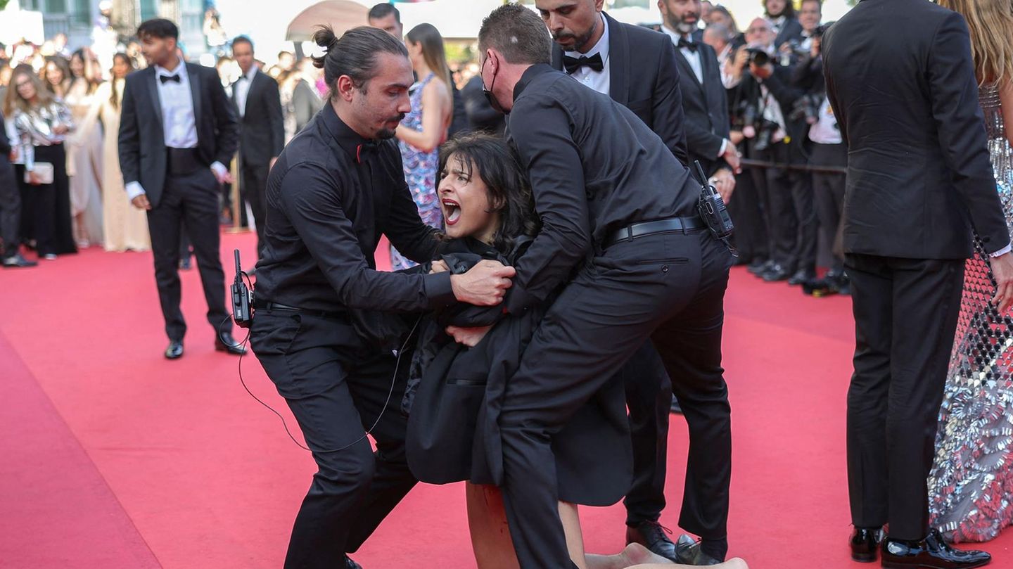 Cannes: Half-naked woman storms red carpet — Ukraine protest