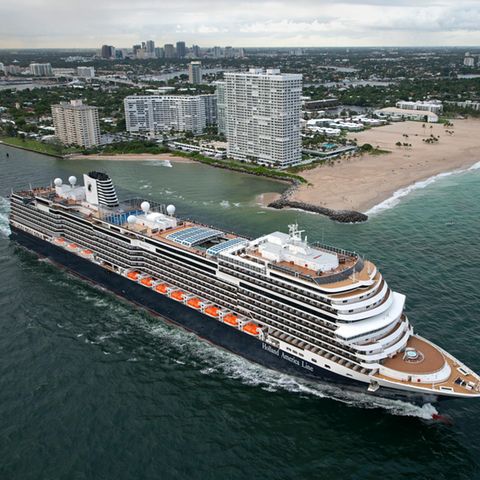Ein Kreuzfahrtschiff verlässt Fort Lauderdale in Florida.