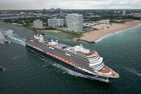 Ein Kreuzfahrtschiff verlässt Fort Lauderdale in Florida.