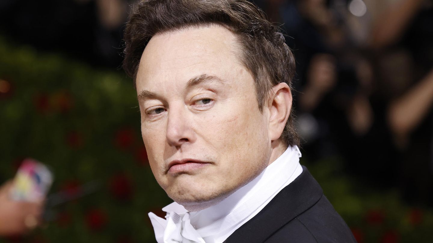 Elon Musk wird beschuldigt, eine Frau sexuell belästigt zu haben