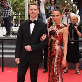 Alicia Vakander und ihr Ehemann Michael Fassbender erschienen als echtes Power-Paar auf dem Red Carpet. Die Schauspielerin trug ein gewagtes Kleid von Louis Vuitton.