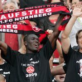 Spieler des 1.FC Nürnberg feiern den Bundesligaaufstieg nach der Relegation 2009