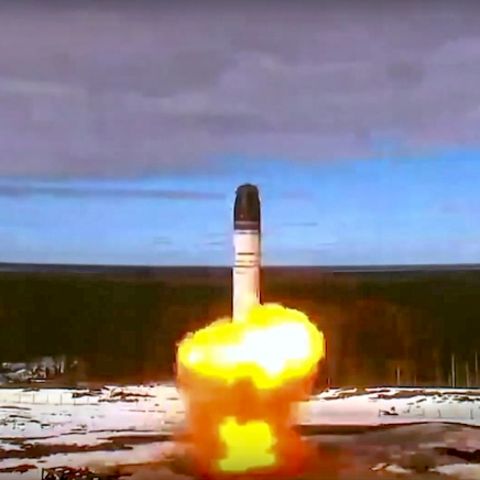 Der Start einer Sarmat Interkontinentalrakete bei einem Test im April