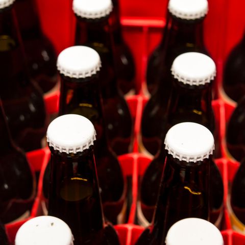 Berlin: Auto brennt, Mann rettet Bier