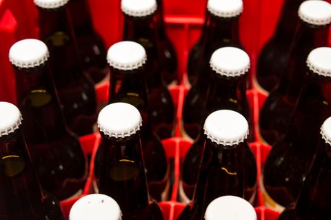 Berlin: Auto brennt, Mann rettet Bier