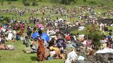 Kongolesische Flüchtlinge kampiere auf einem Spielplatz in Uganda
