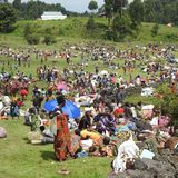 Kongolesische Flüchtlinge kampiere auf einem Spielplatz in Uganda