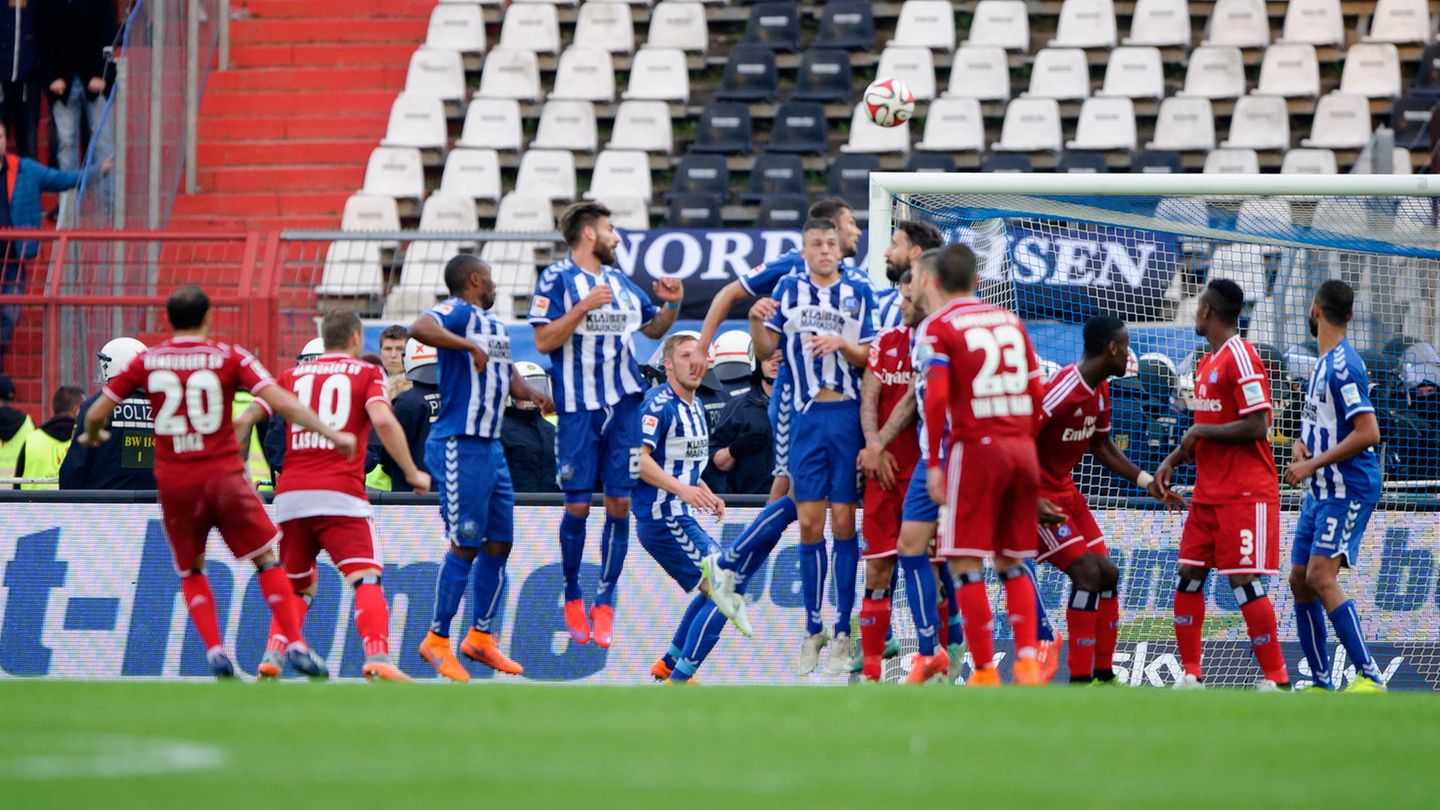 Marcelo Diaz trifft in der Relegation 2015 für den HSV gegen Karlsruhe zum 1:1