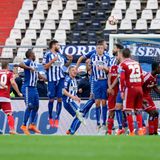 Marcelo Diaz trifft in der Relegation 2015 für den HSV gegen Karlsruhe zum 1:1