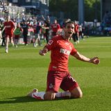 Elyes Skhiri bejubelt das 5:1 in der Relegation vom 1. FC Köln gegen Holstein Kiel