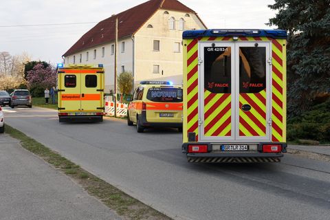 Ein Rettungswagen beim Einsatz (Symbolbild)