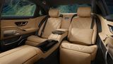 Auch im Fond zeigt sich die besondere Farbkombination. Ansonsten: Luxusverarbeitung wie für Maybach typisch.
