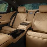 Auch im Fond zeigt sich die besondere Farbkombination. Ansonsten: Luxusverarbeitung wie für Maybach typisch.