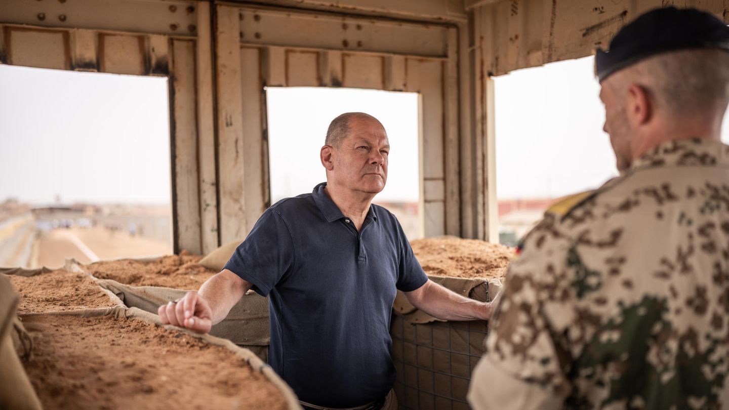 Olaf Scholz: As a fireman against the world fire on a trip to Africa