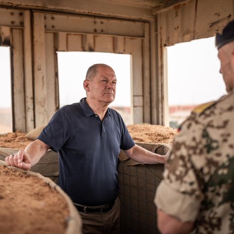 Olaf Scholz in Tillia in Niger