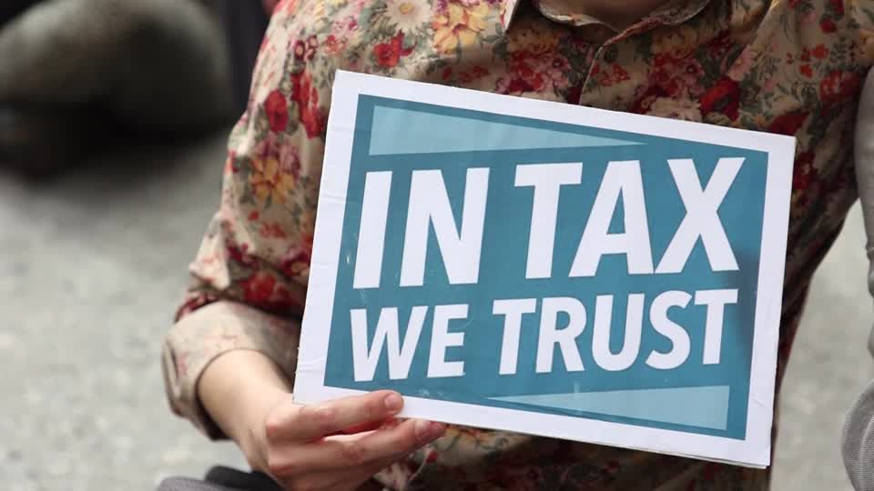 Video: Millionär will mehr Steuern zahlen Video: Millionär will mehr Steuern zahlen