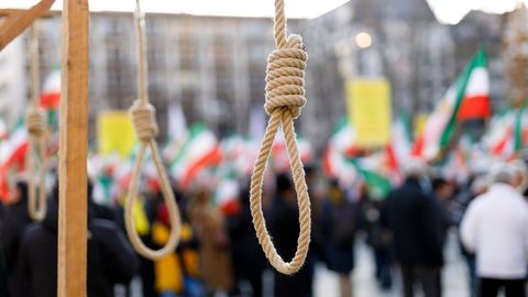 Januar 2020: Mehrere Hundert Exil-Iraner demonstrieren im Rahmen einer Mahnwache gegen das Regime in Teheran in Köln 
