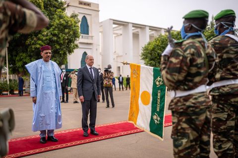 Olaf Scholz im Niger