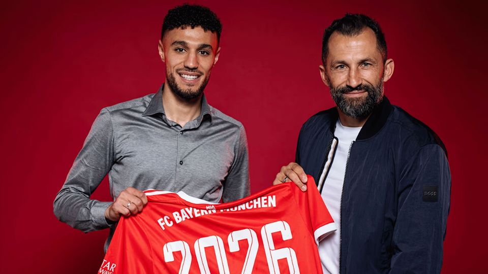 Noussair Mazraoui FC Bayern München 2022