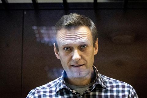 Alexej Nawalny, Oppositionsführer aus Russland, steht im Moskauer Bezirksgericht