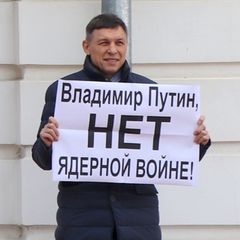 Kostrama Russland: Der Angeordnete Wladimir Michajlow protestiert vor der regionalen Duma.