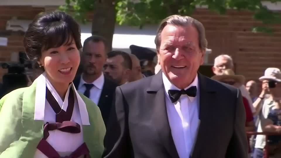 Video: Schröder bekräftigt Verzicht auf Gazprom Aufsichtsrat-Nominierung
