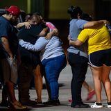 Uvalde 13 - gegenseitig trösten