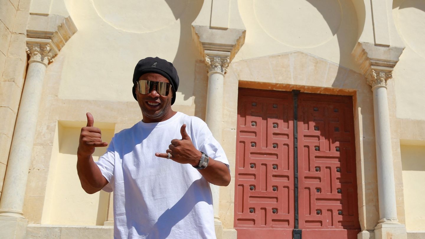 Liverpool FC – Ronaldinho waxes lyrical about Salah: ‘I wish I could play alongside Mohamed’ Liverpool FC – Ronaldinho waxes lyrical about Salah: ‘I wish I could play alongside Mohamed’
