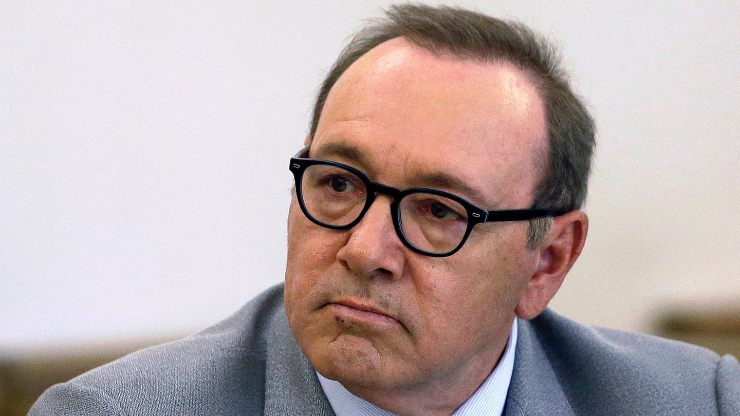 Kevin Spacey accused of sexually assaulting three men