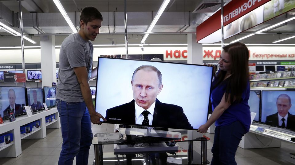 Im russischen Staatsfernsehen werden Lügen und Propaganda zum Ukraine-Krieg gesendet