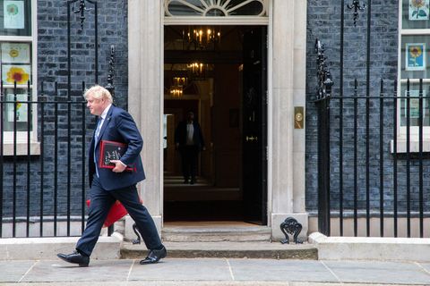 Boris Johnson verlässt die Downing Street.