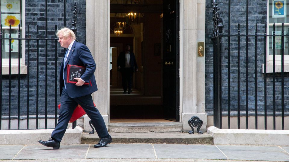 Boris Johnson verlässt die Downing Street.