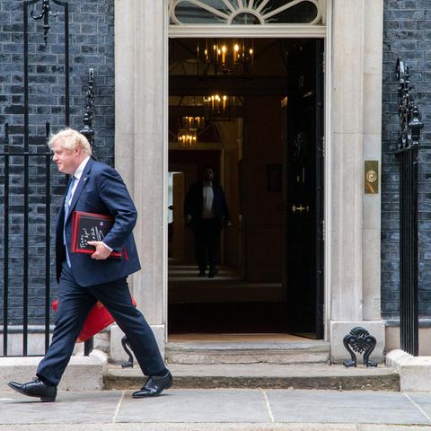 Boris Johnson verlässt die Downing Street.