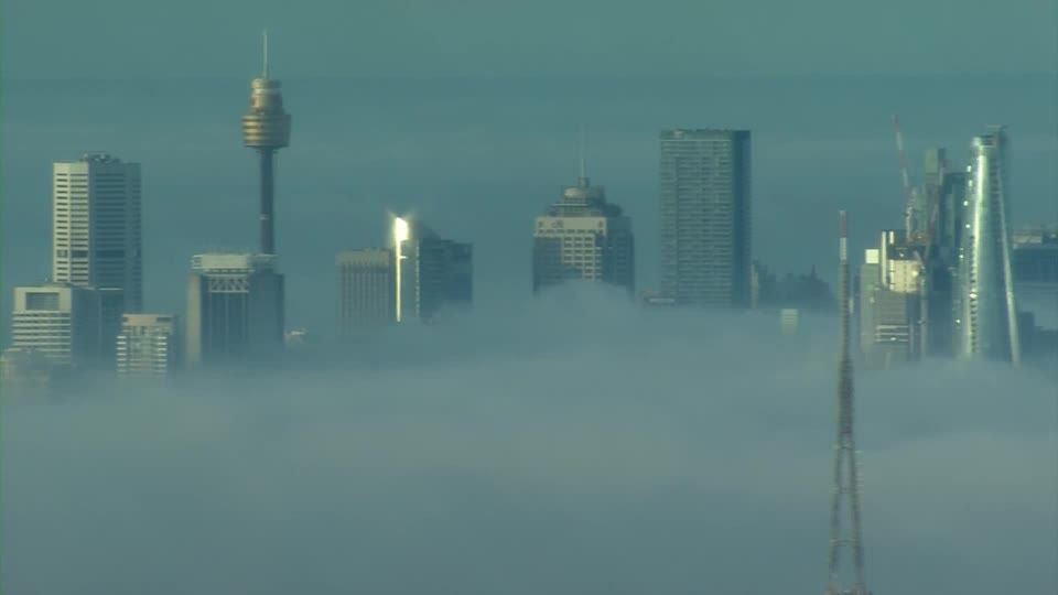 Video: Sydney versinkt im Nebel